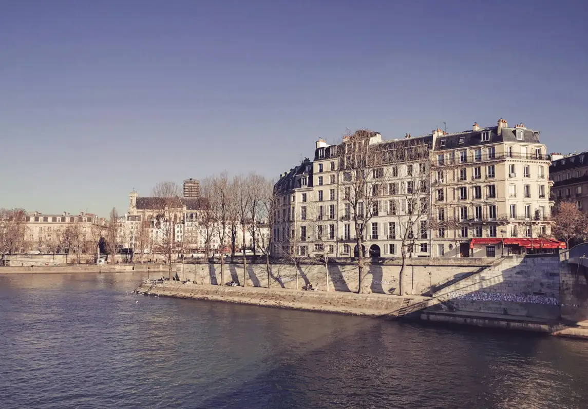 France visit visa from Qatar and Parisan Building tourism