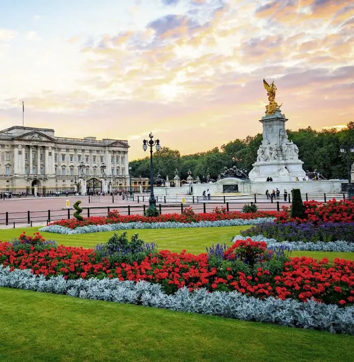 Buckingham Palace London United Kingdom tourism place for visit visa travellers
